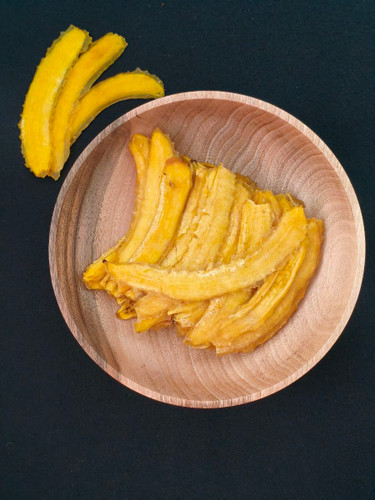 بسته های صد گرمی موز خشک آداس